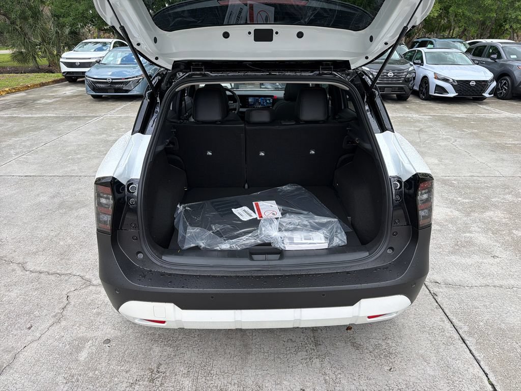 New 2026 Nissan Kicks SR w/ SR Premium Package FWD image 31