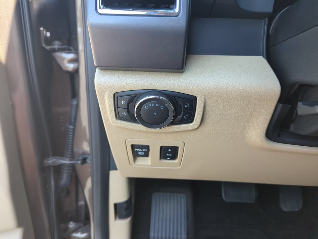 Used 2015 Ford F150 XLT w/ Equipment Group 302A Luxury RWD image 19