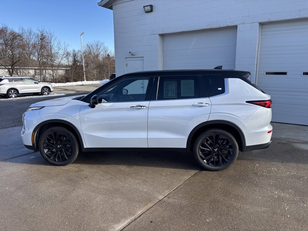 Used 2023 Mitsubishi Outlander SEL Black Edition image 8