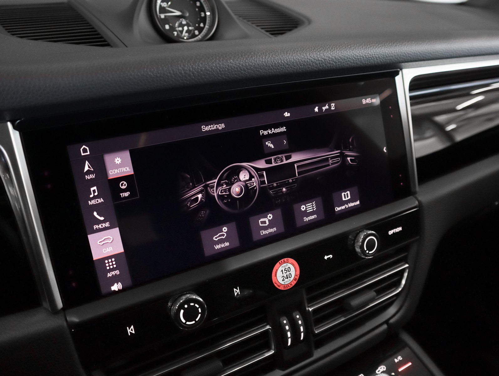 Certified 2023 Porsche Macan AWD/4WD image 23