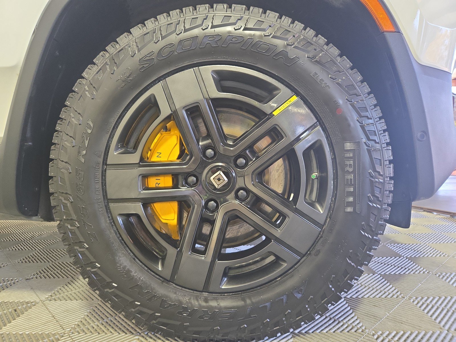 Used 2023 Rivian R1T Adventure AWD/4WD image 11