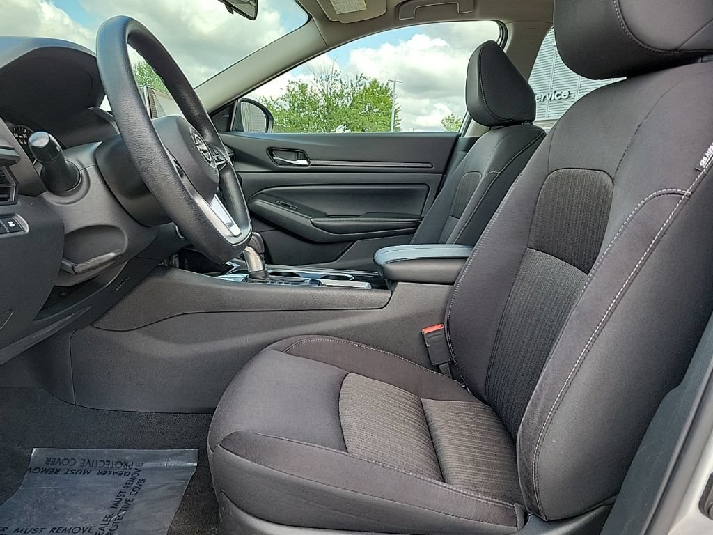 Used 2024 Nissan Altima 2.5 SV FWD image 10