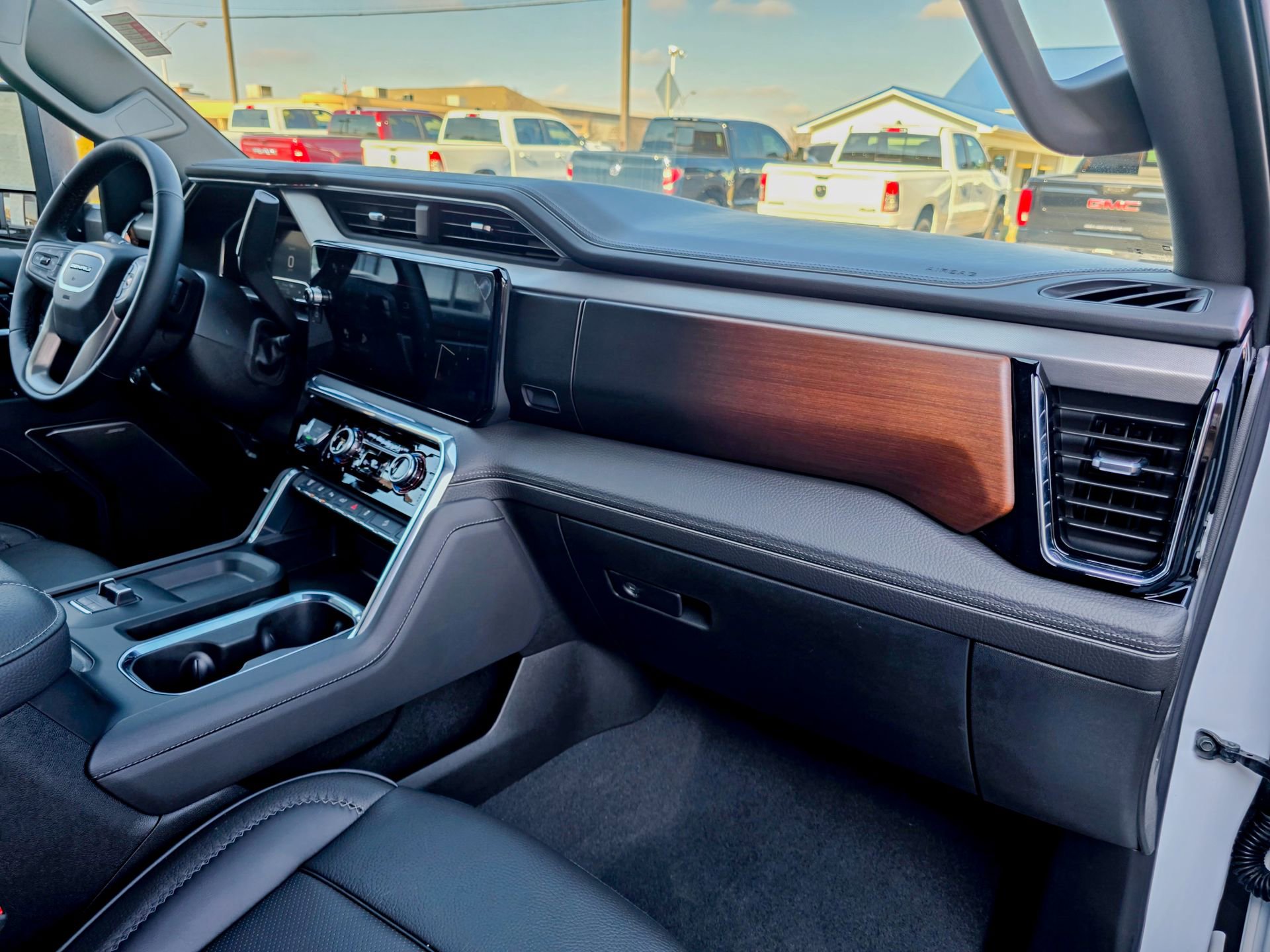 Used 2025 GMC Sierra 3500 Denali w/ Denali Reserve Package image 9