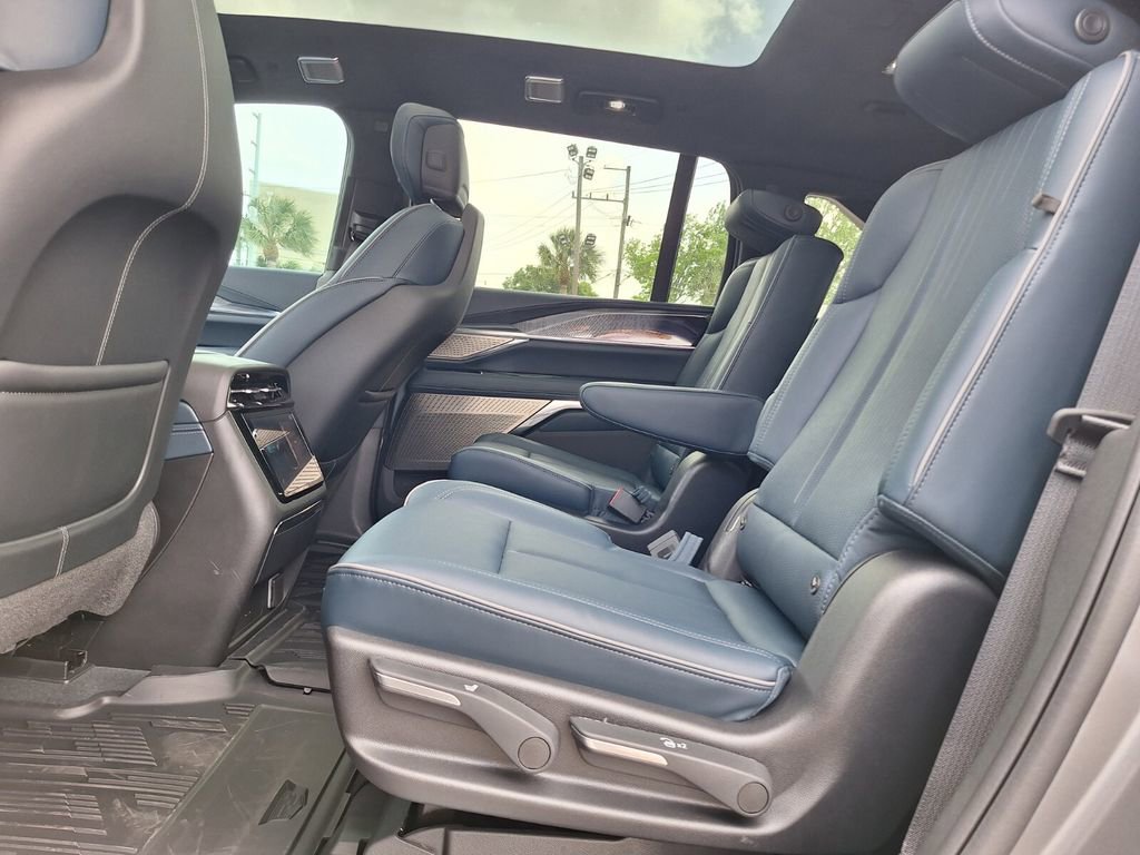 New 2026 Cadillac Escalade IQ Sport 2 w/ LPO, ONYX Package AWD/4WD image 11