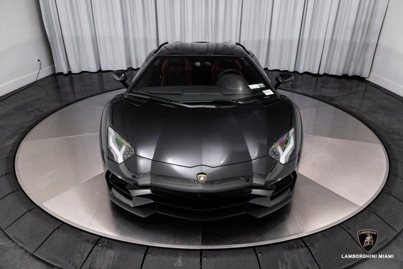 Used 2018 Lamborghini Aventador S image 12