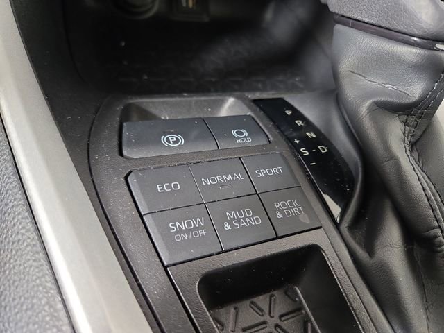 Used 2025 Toyota RAV4 XLE image 25