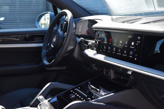 Certified 2025 Porsche Cayenne image 18