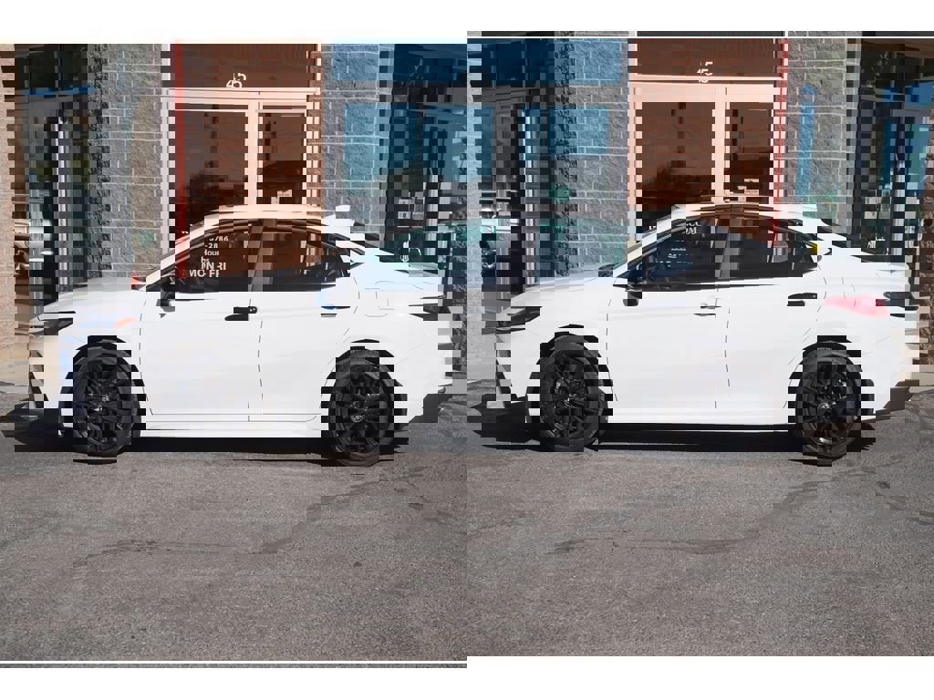 Used 2026 Toyota Camry SE image 4