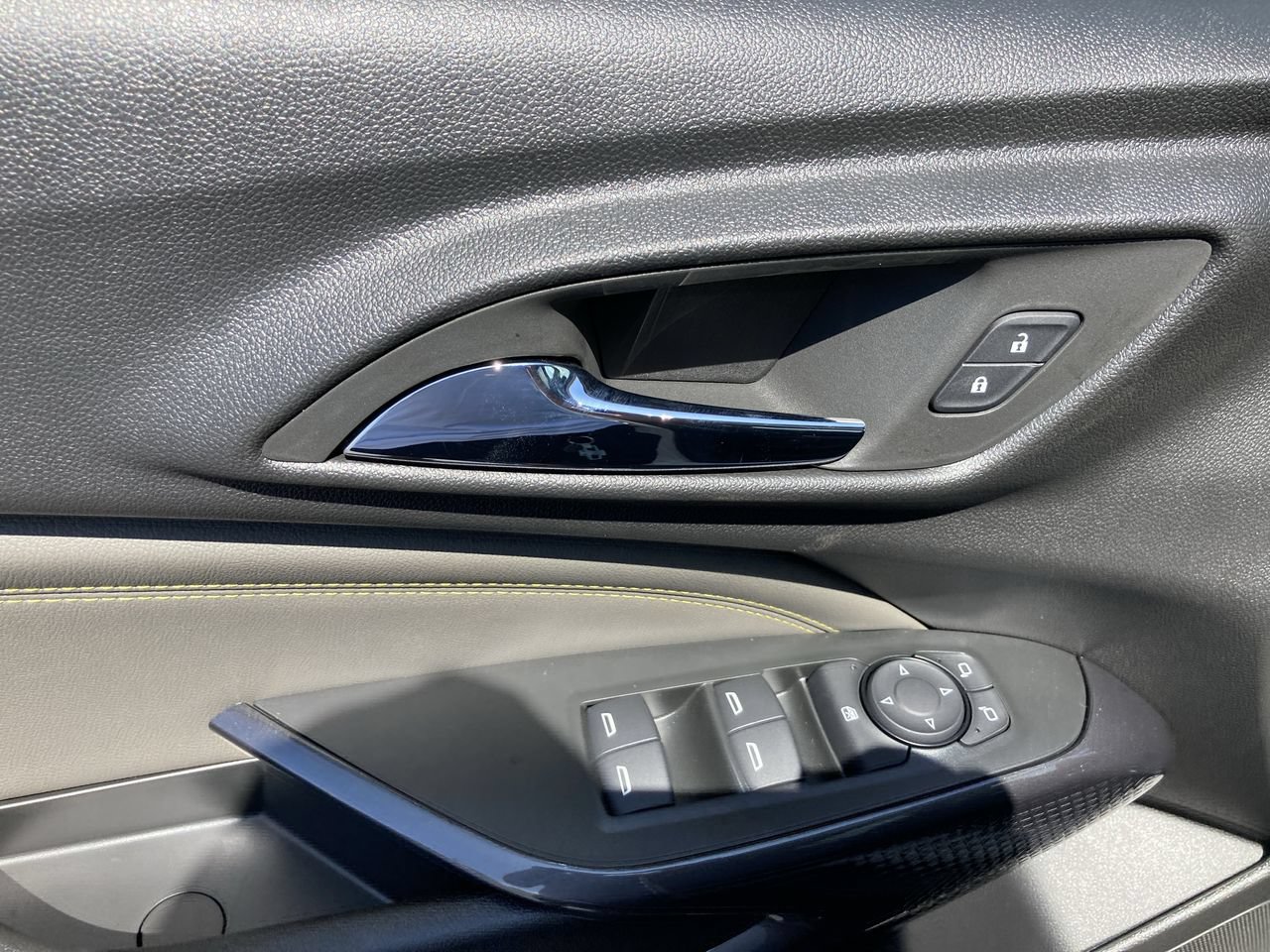 New 2026 Chevrolet Trax ACTIV w/ Sunroof Package FWD image 23