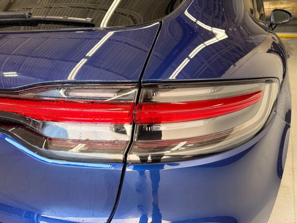 Used 2022 Porsche Macan w/ Premium Package image 3