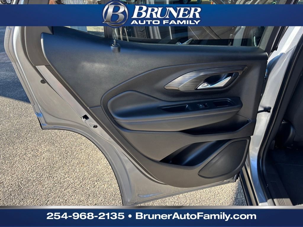 Used 2024 GMC Terrain SLE w/ Driver Convenience Package image 13