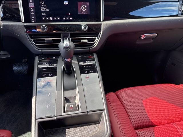 Used 2024 Porsche Macan image 18