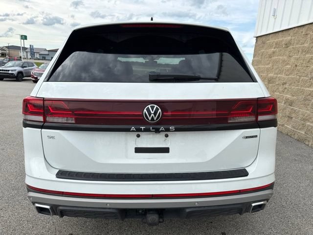 Used 2025 Volkswagen Atlas Peak Edition SE AWD/4WD image 6