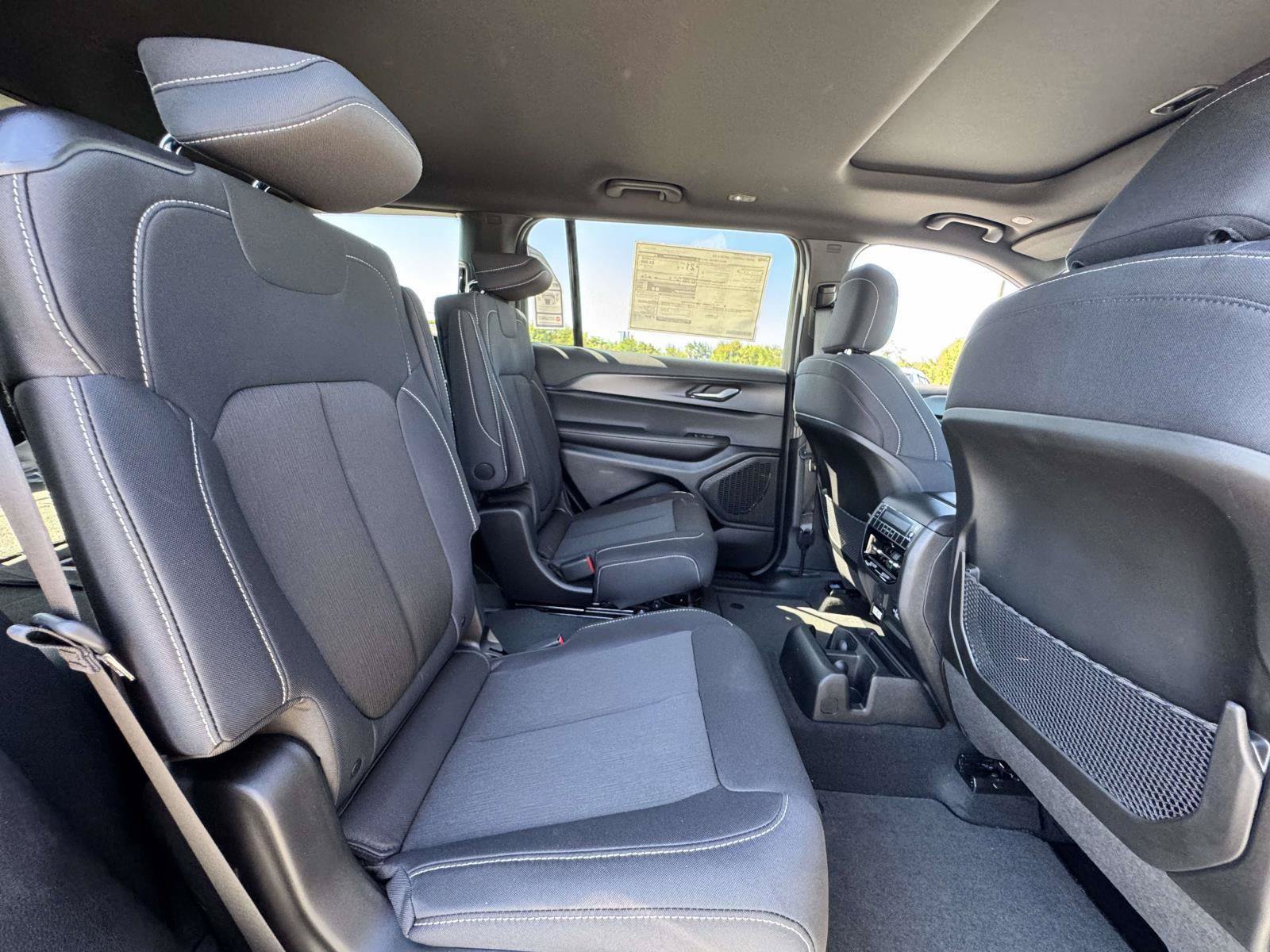 New 2025 Jeep Grand Cherokee L Laredo w/ Luxury Tech Group I AWD/4WD image 16