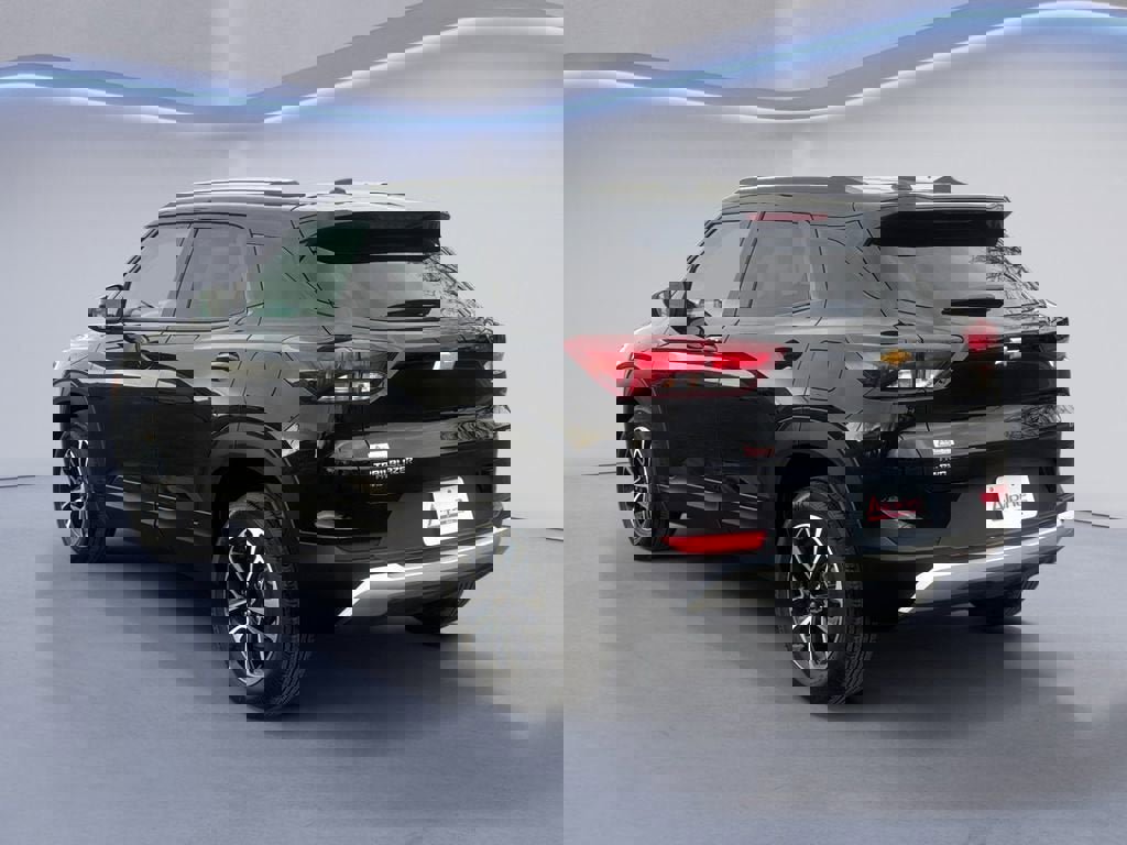 Used 2025 Chevrolet TrailBlazer LT image 3