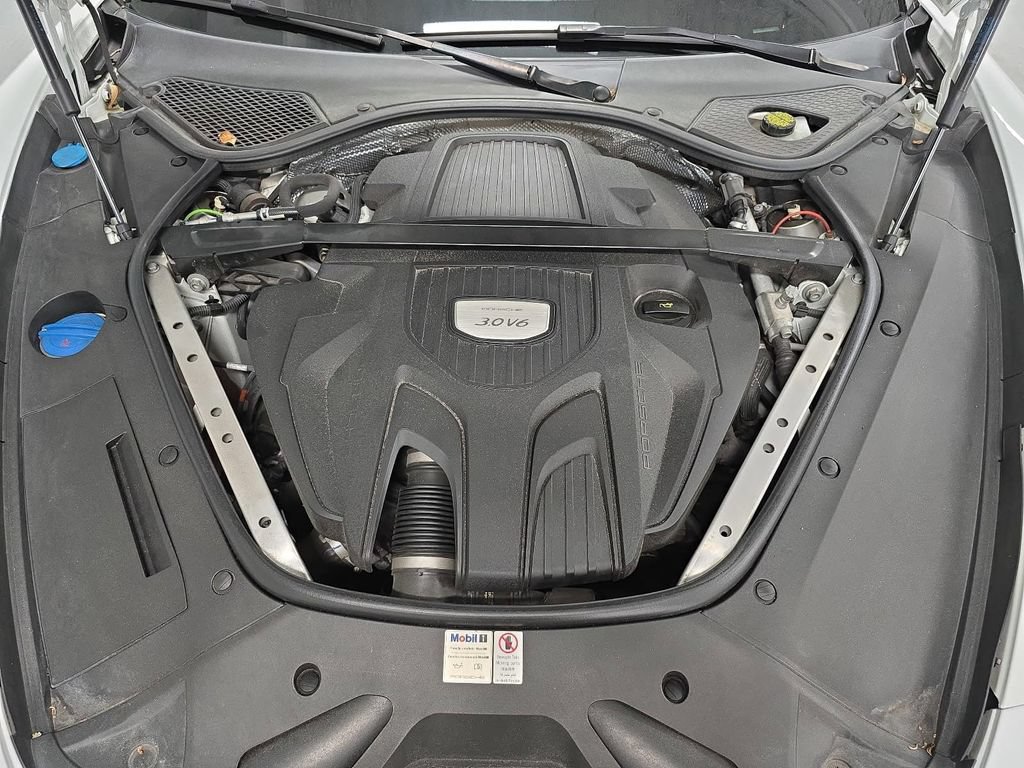Used 2020 Porsche Panamera image 33