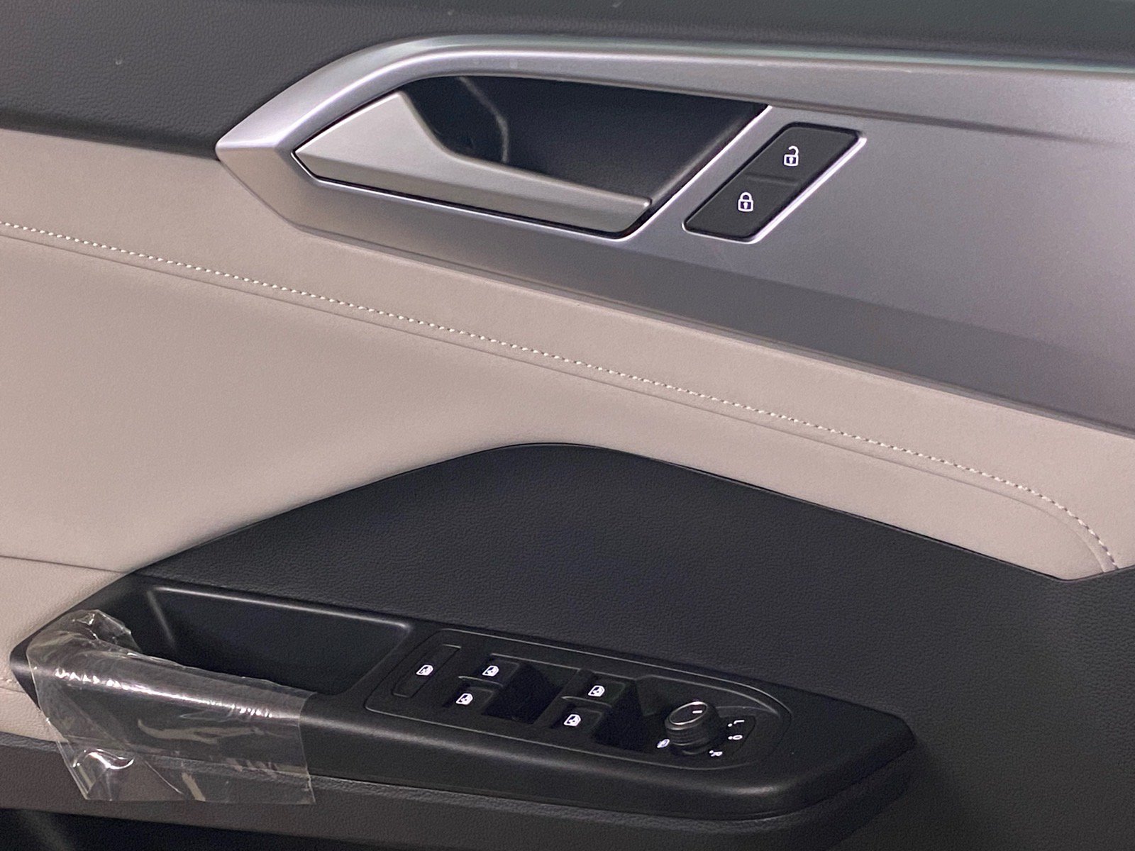 New 2026 Volkswagen Taos SE FWD image 10