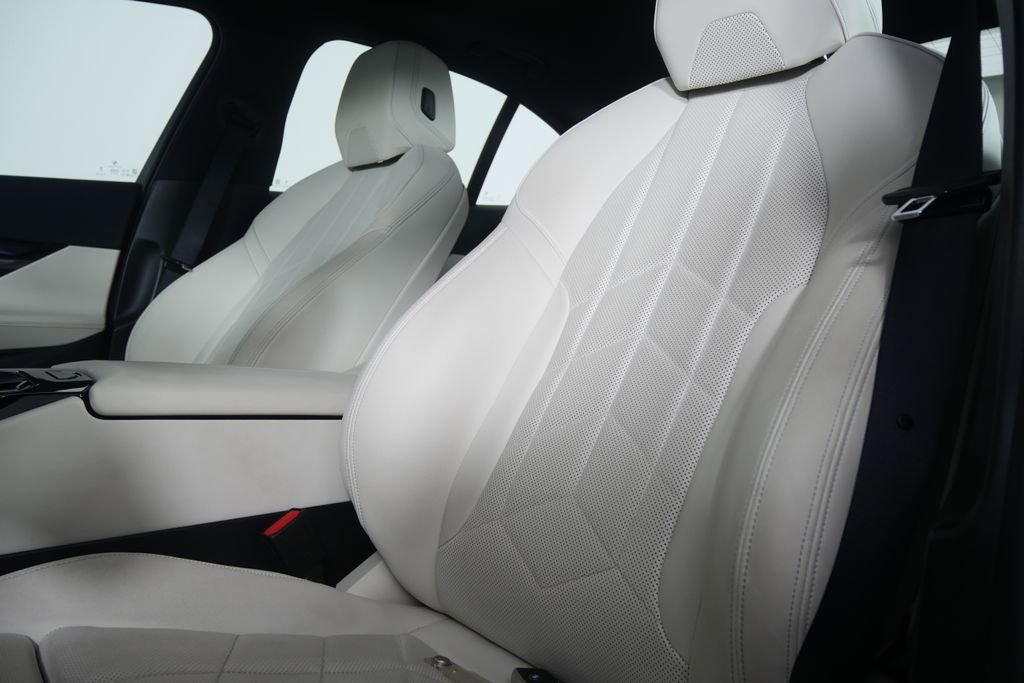 Certified 2025 BMW 540i xDrive AWD/4WD image 10