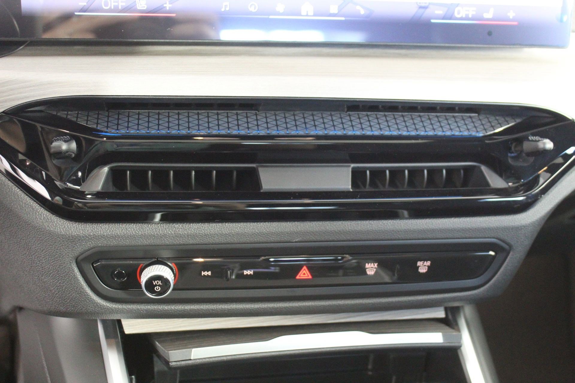 Used 2025 BMW i4 xDrive40i image 16