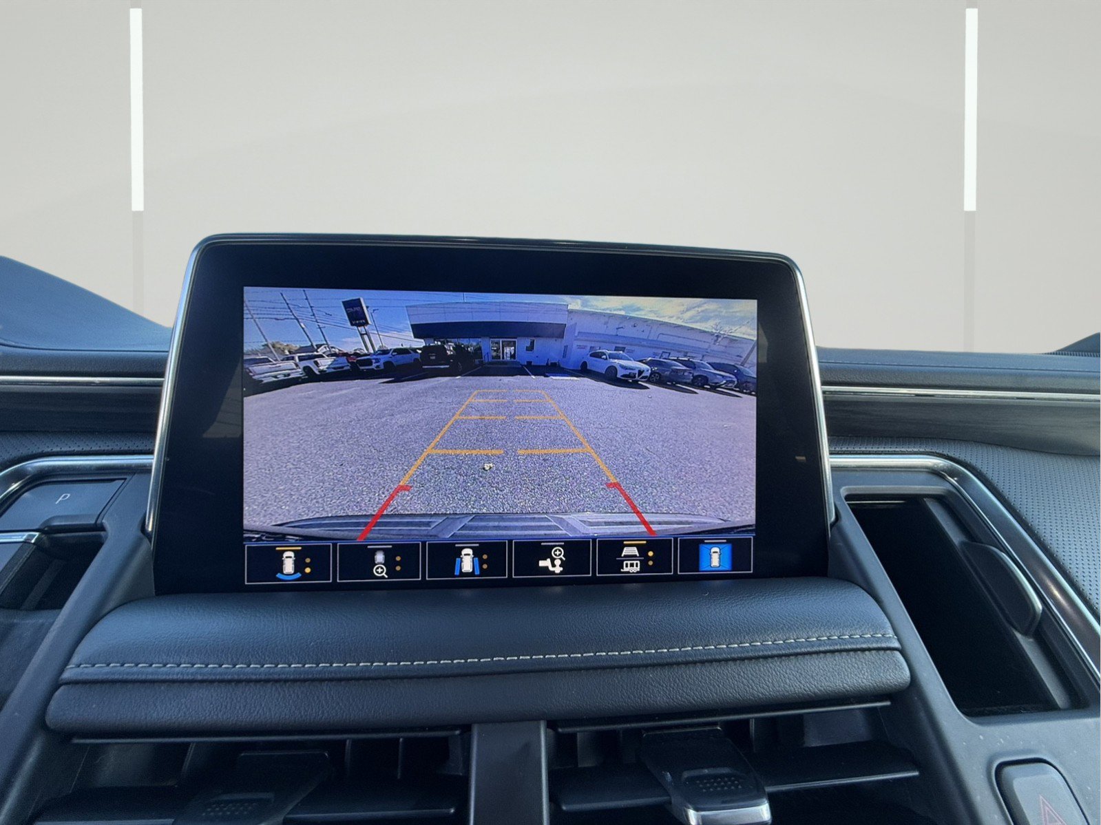 Used 2021 GMC Yukon SLT w/ SLT Premium Package image 19