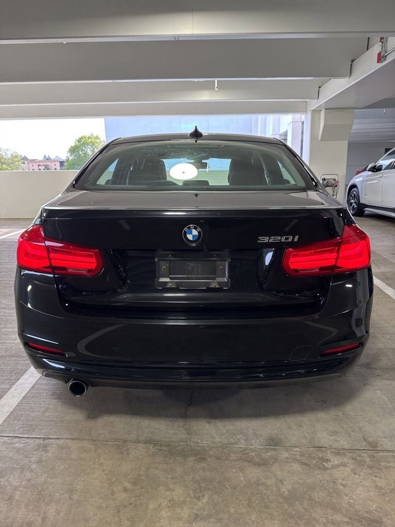 Used 2018 BMW 320i Sedan RWD image 6