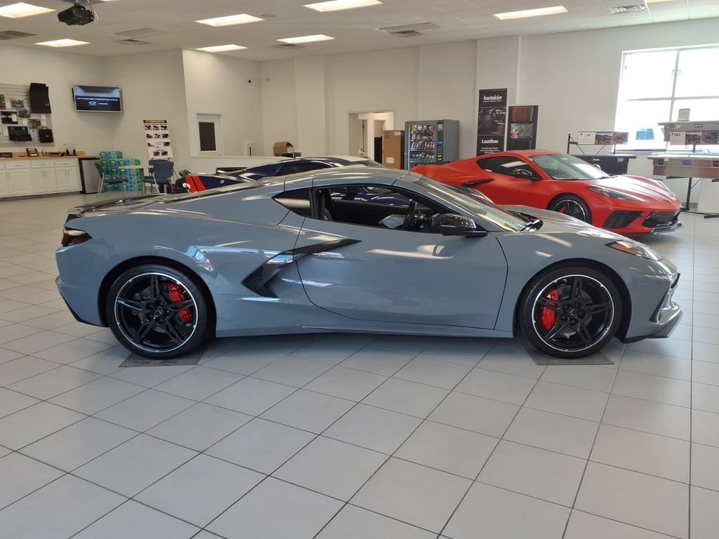 Used 2025 Chevrolet Corvette Stingray Preferred Cpe w/ Battery Protection Package RWD image 2