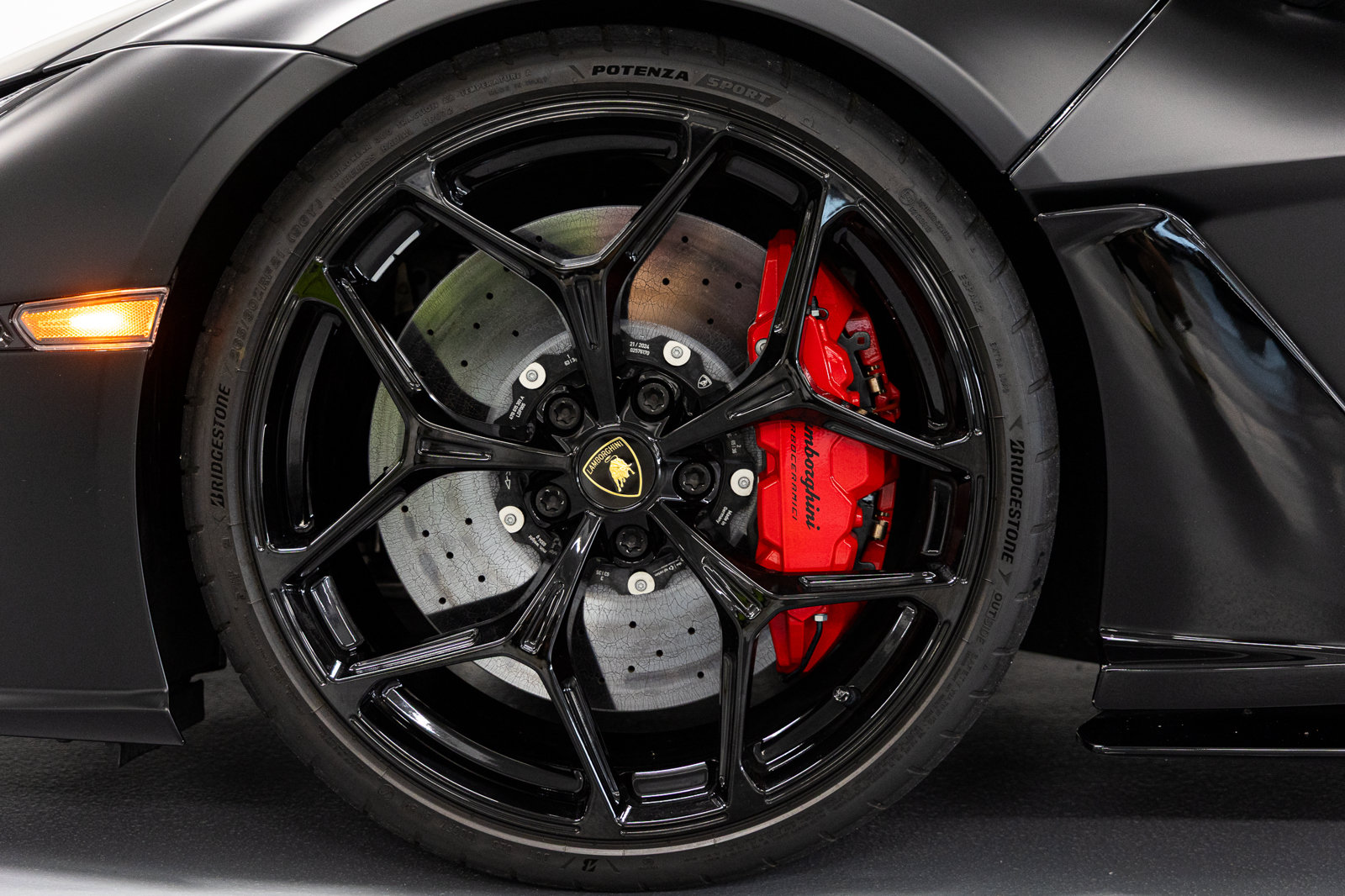 Used 2024 Lamborghini Revuelto AWD/4WD image 22