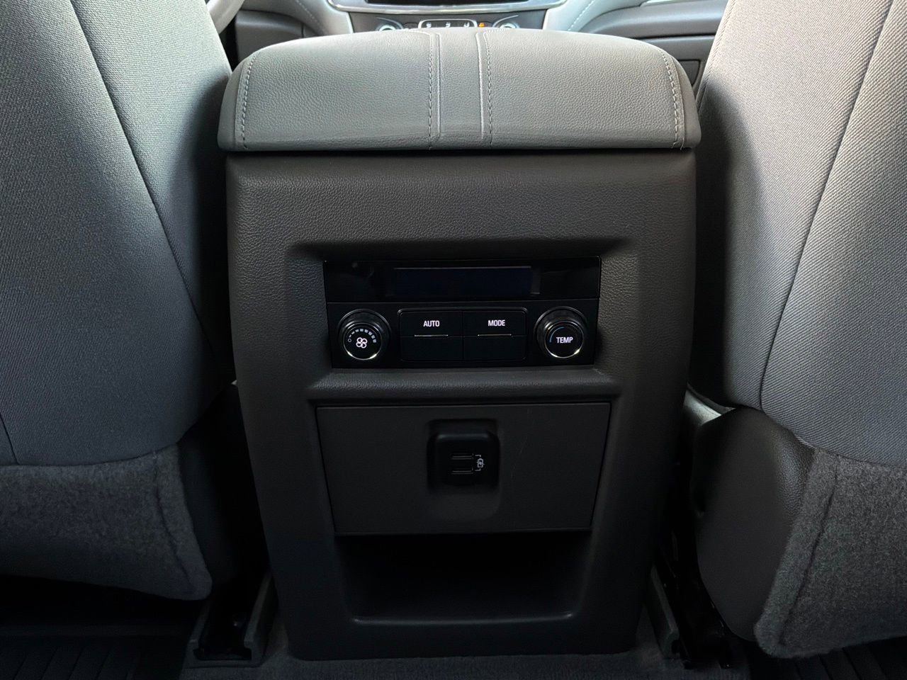 Used 2020 Chevrolet Traverse LT FWD image 14