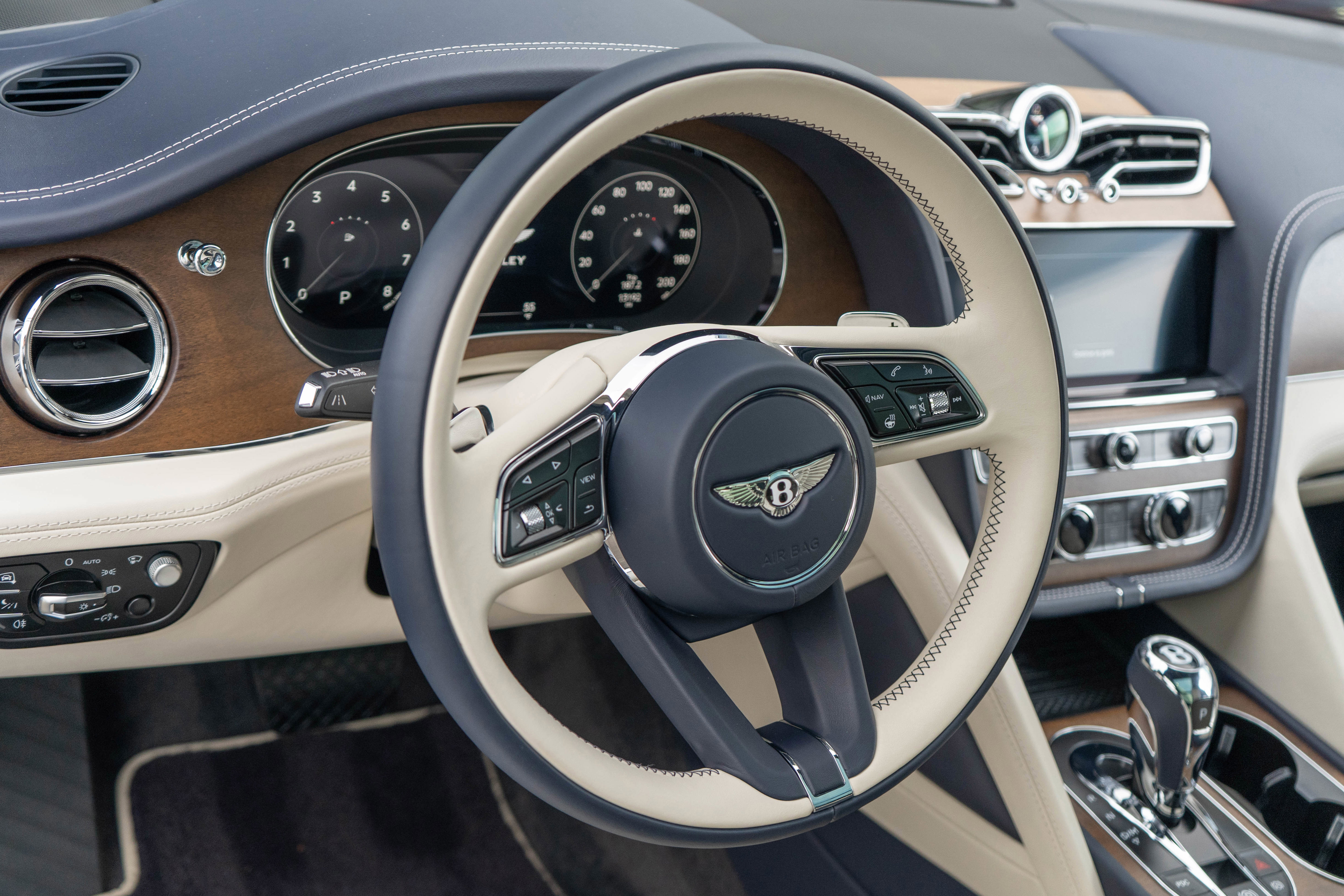 Used 2023 Bentley Bentayga image 15