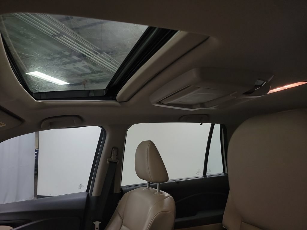 Used 2019 Honda Pilot Touring image 16