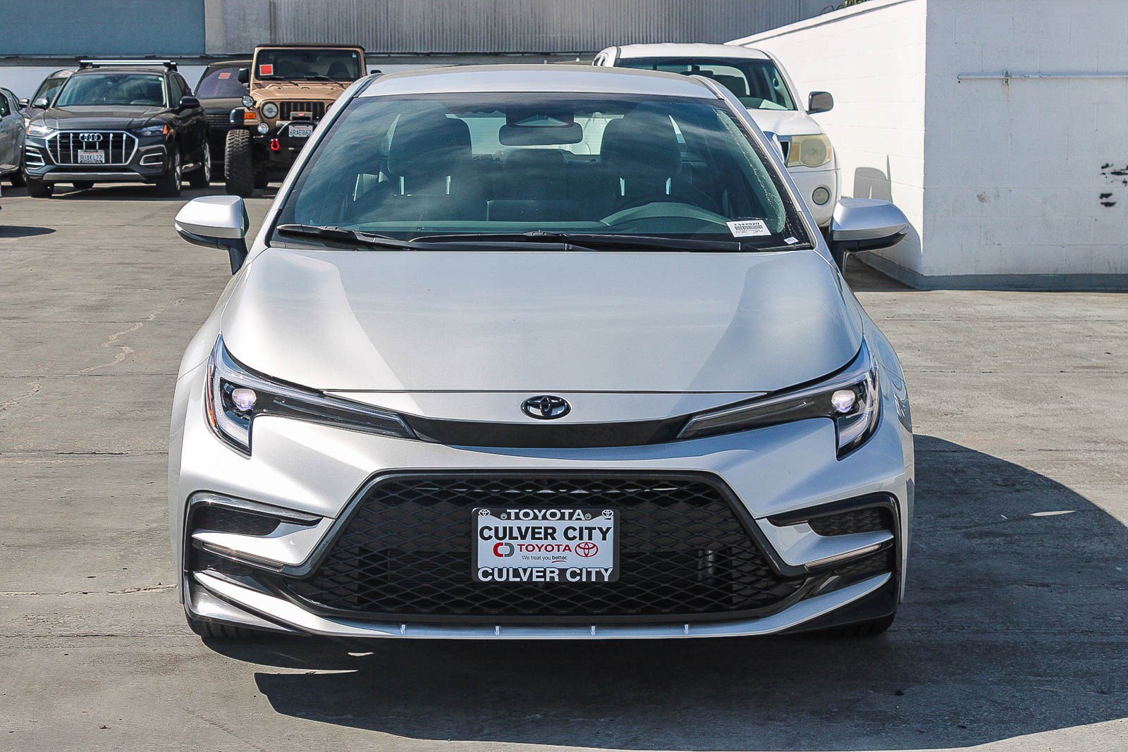 Used 2025 Toyota Corolla SE image 2