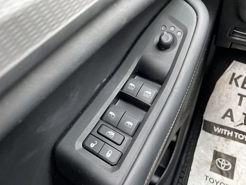 Used 2024 Jeep Grand Cherokee Altitude image 24