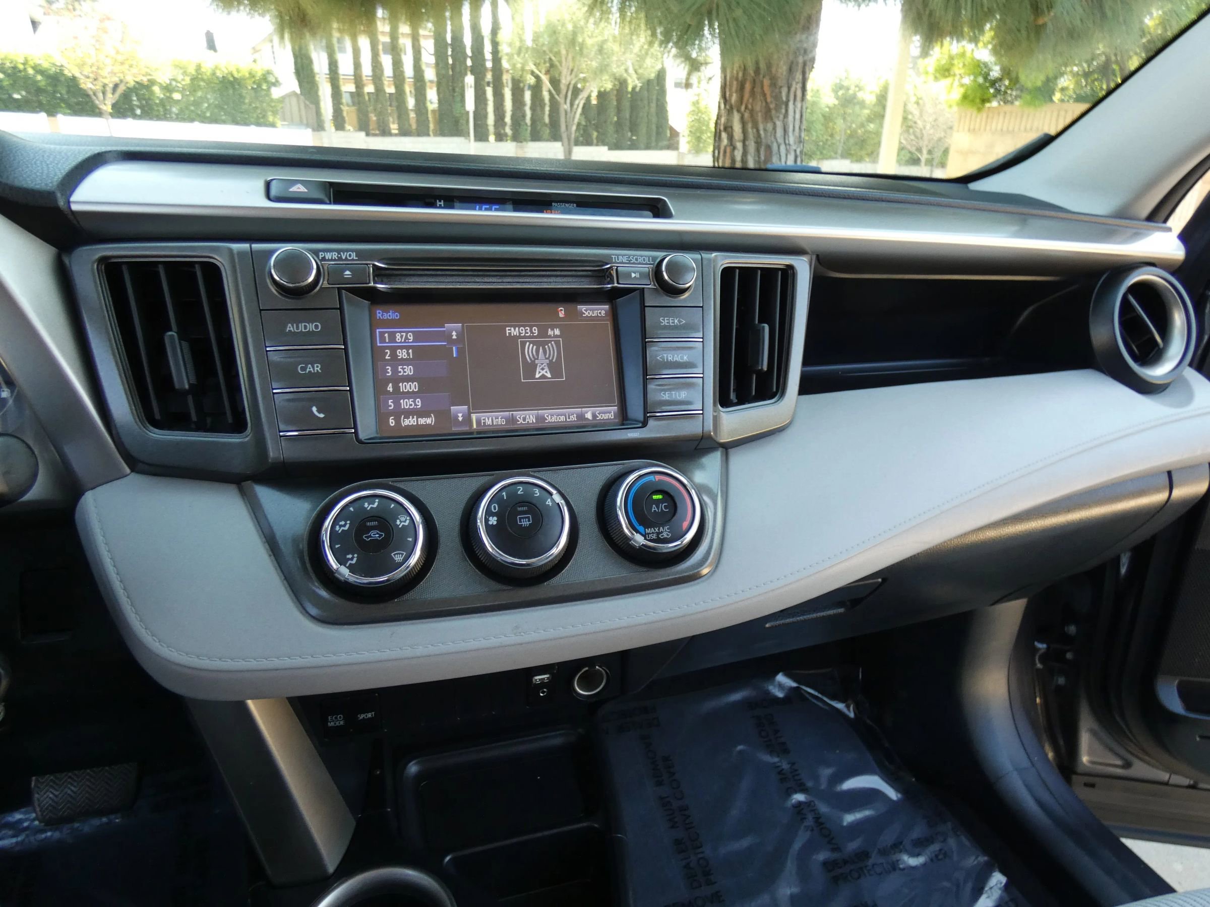 Used 2015 Toyota RAV4 LE image 53