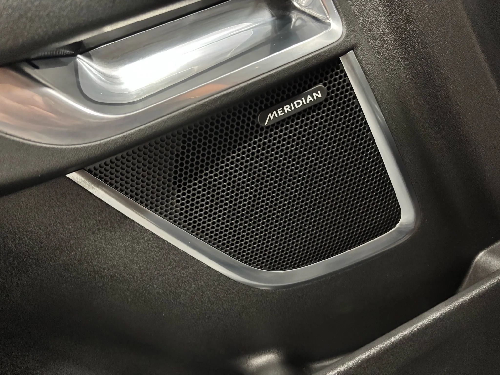 Used 2018 Jaguar E-PACE S image 33