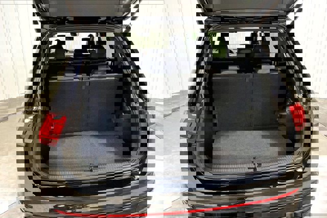 Used 2024 Volkswagen Tiguan SE R-Line w/ MDO Package, Three-Row image 39