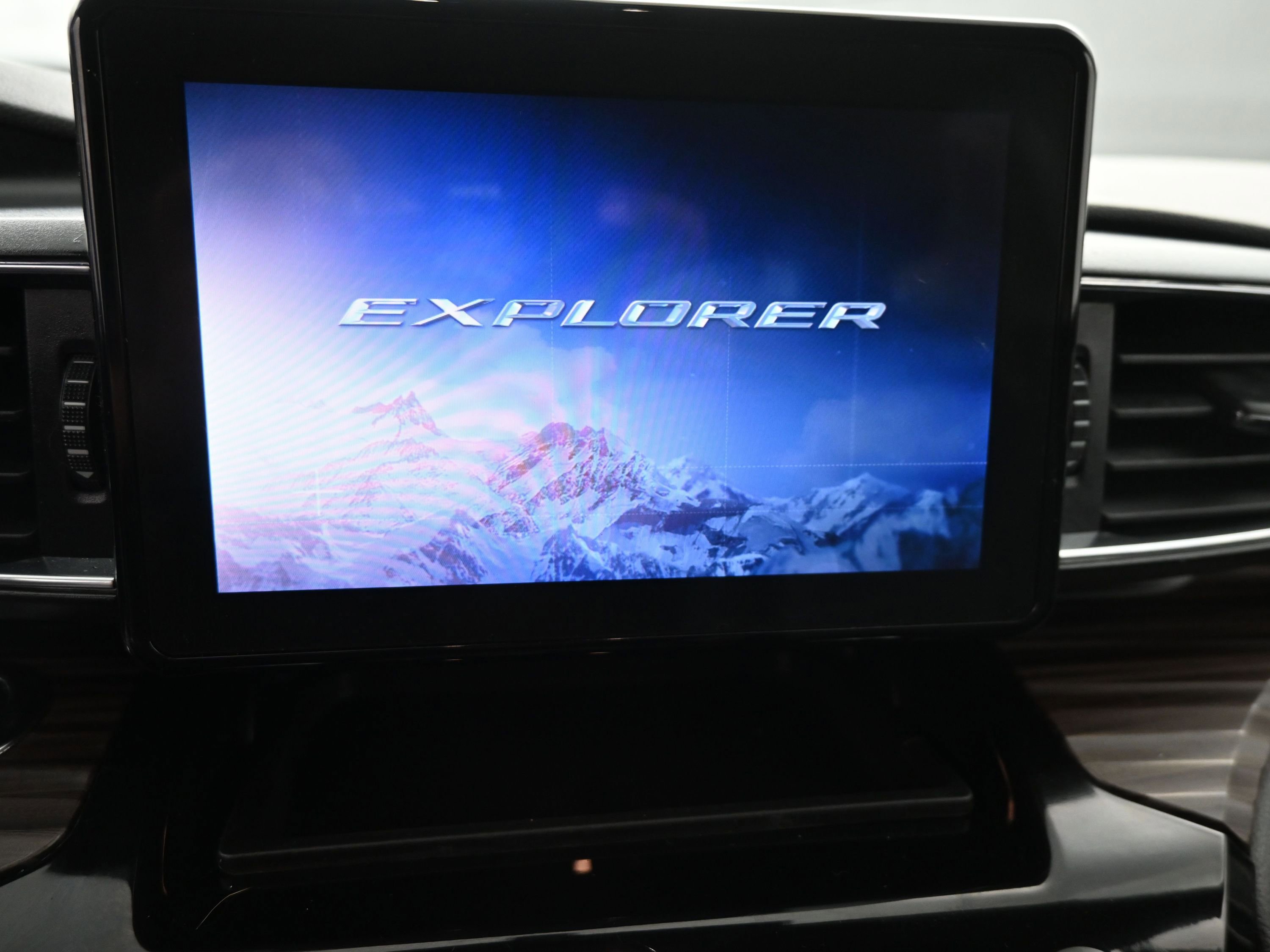 Used 2021 Ford Explorer Limited w/ Equipment Group 301A image 16