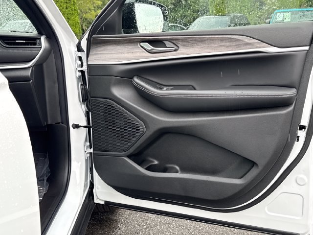 New 2026 Jeep Grand Cherokee Altitude AWD/4WD image 26
