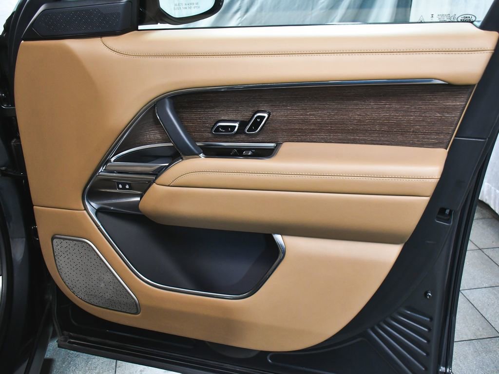 Used 2024 Land Rover Range Rover Autobiography image 20