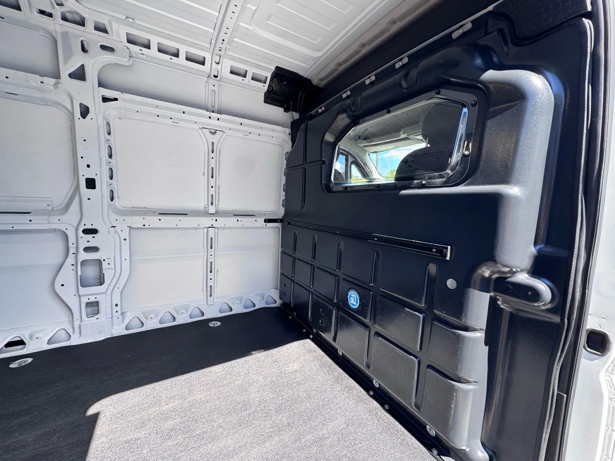 Used 2024 RAM ProMaster 3500 w/ Convenience Group FWD image 15