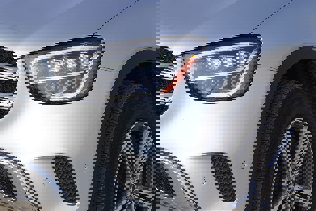 Used 2021 Mercedes-Benz GLC 300 4MATIC w/ Multimedia Package image 2