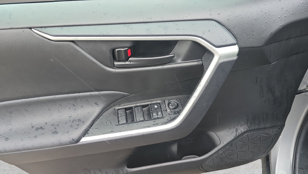 Used 2025 Toyota RAV4 LE FWD image 16