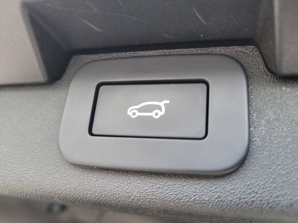 Used 2023 Land Rover Discovery S R-Dynamic AWD/4WD image 9