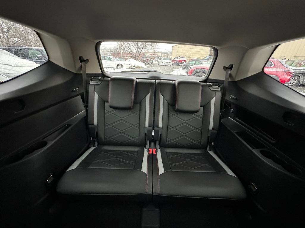 Used 2025 Volkswagen Atlas Peak Edition SE image 24