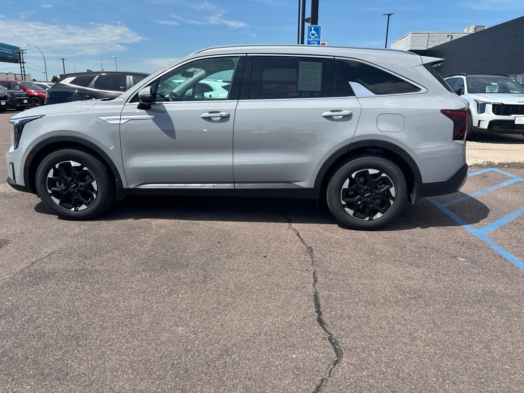 Used 2025 Kia Sorento S w/ Panoramic Sunroof Package FWD image 8