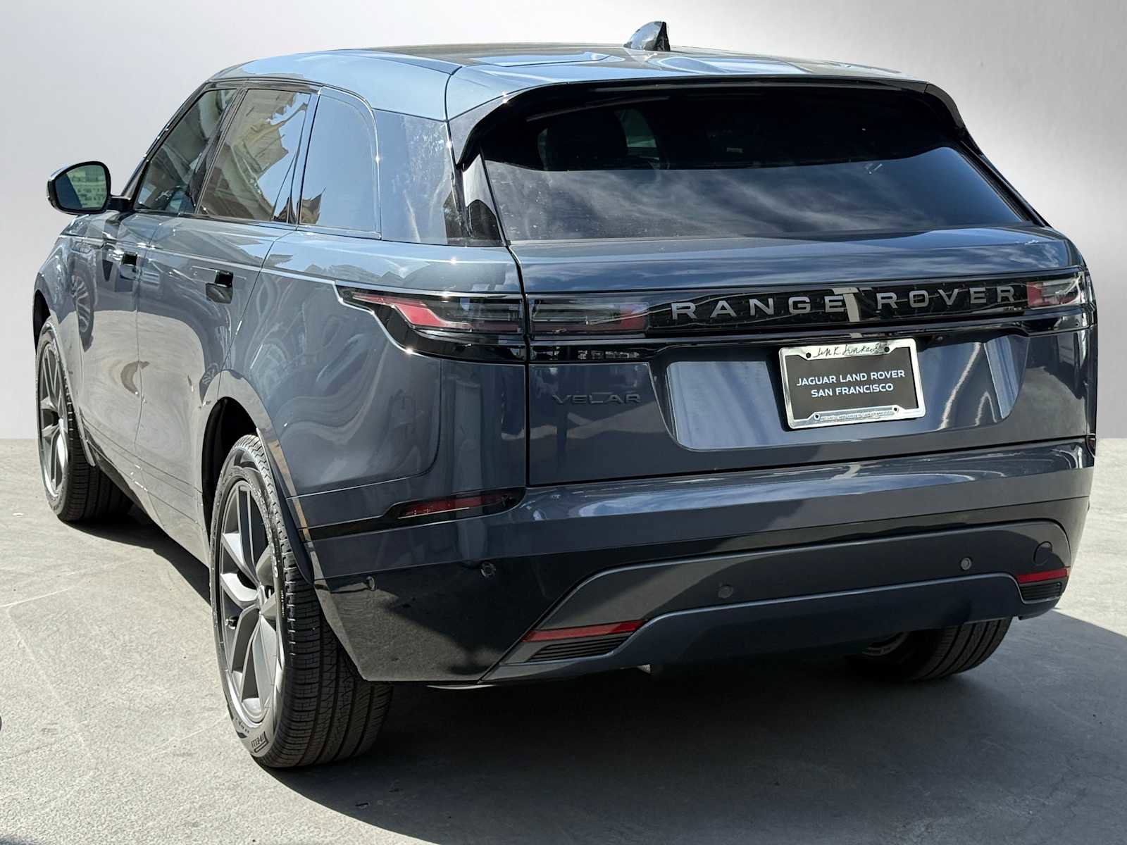 New 2026 Land Rover Range Rover Velar Dynamic SE image 3