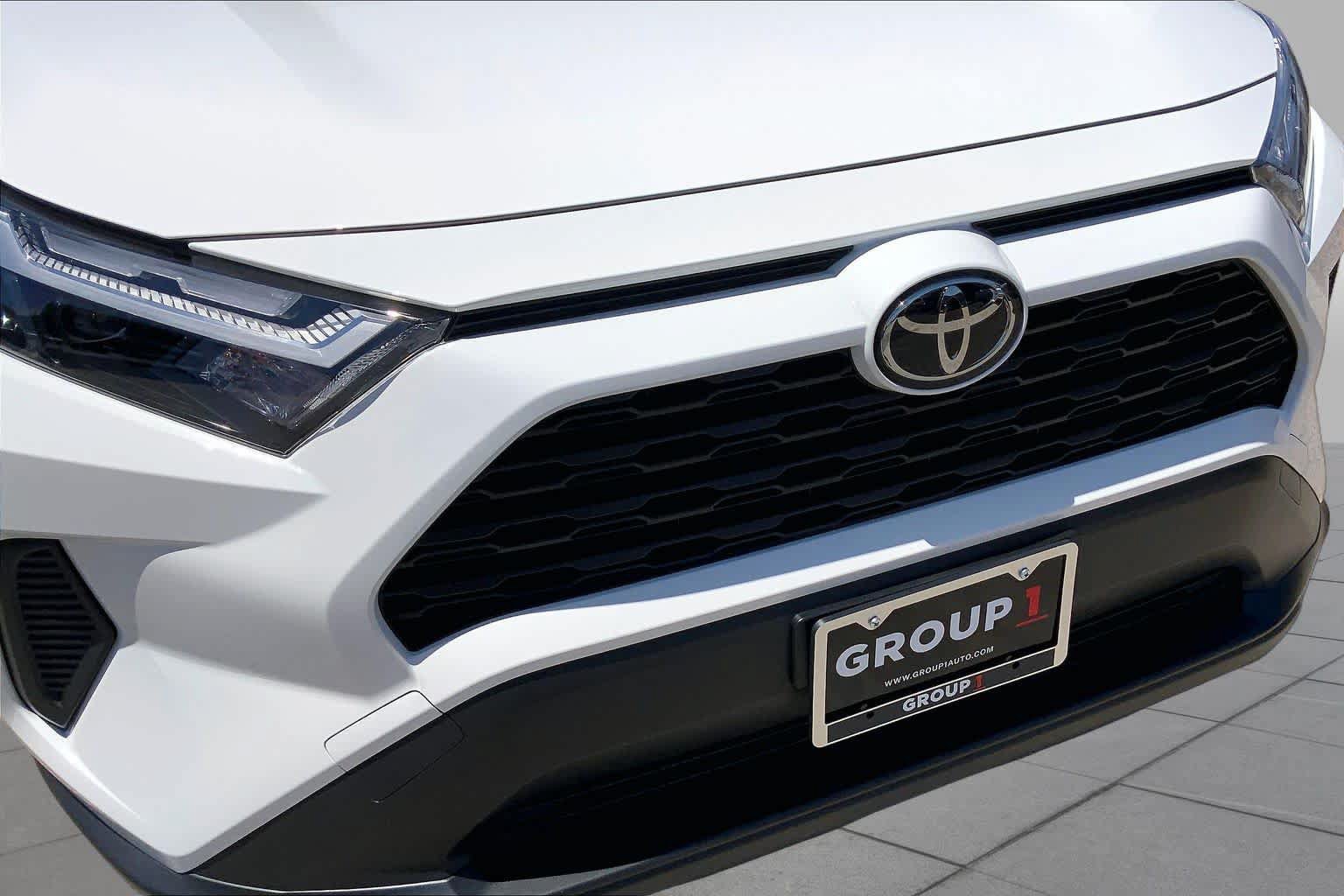 Used 2025 Toyota RAV4 LE AWD/4WD image 29