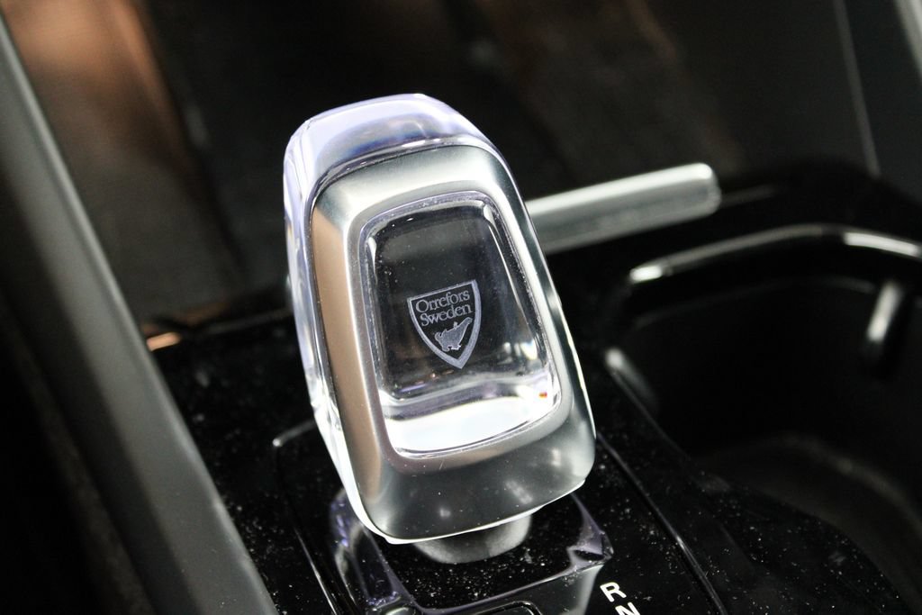 Used 2024 Volvo XC40 B5 Plus AWD/4WD image 38