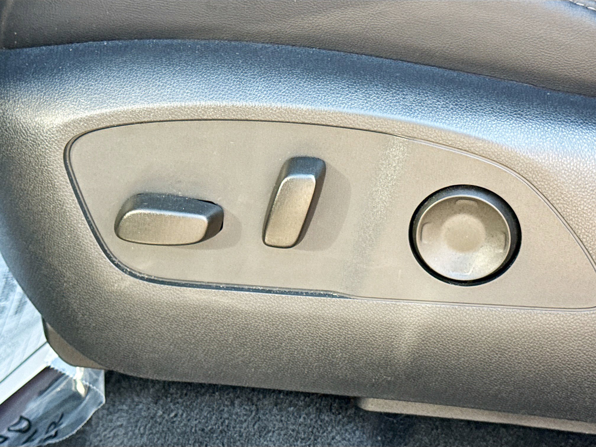 Used 2024 GMC Acadia Denali w/ LPO, Cargo Package image 27