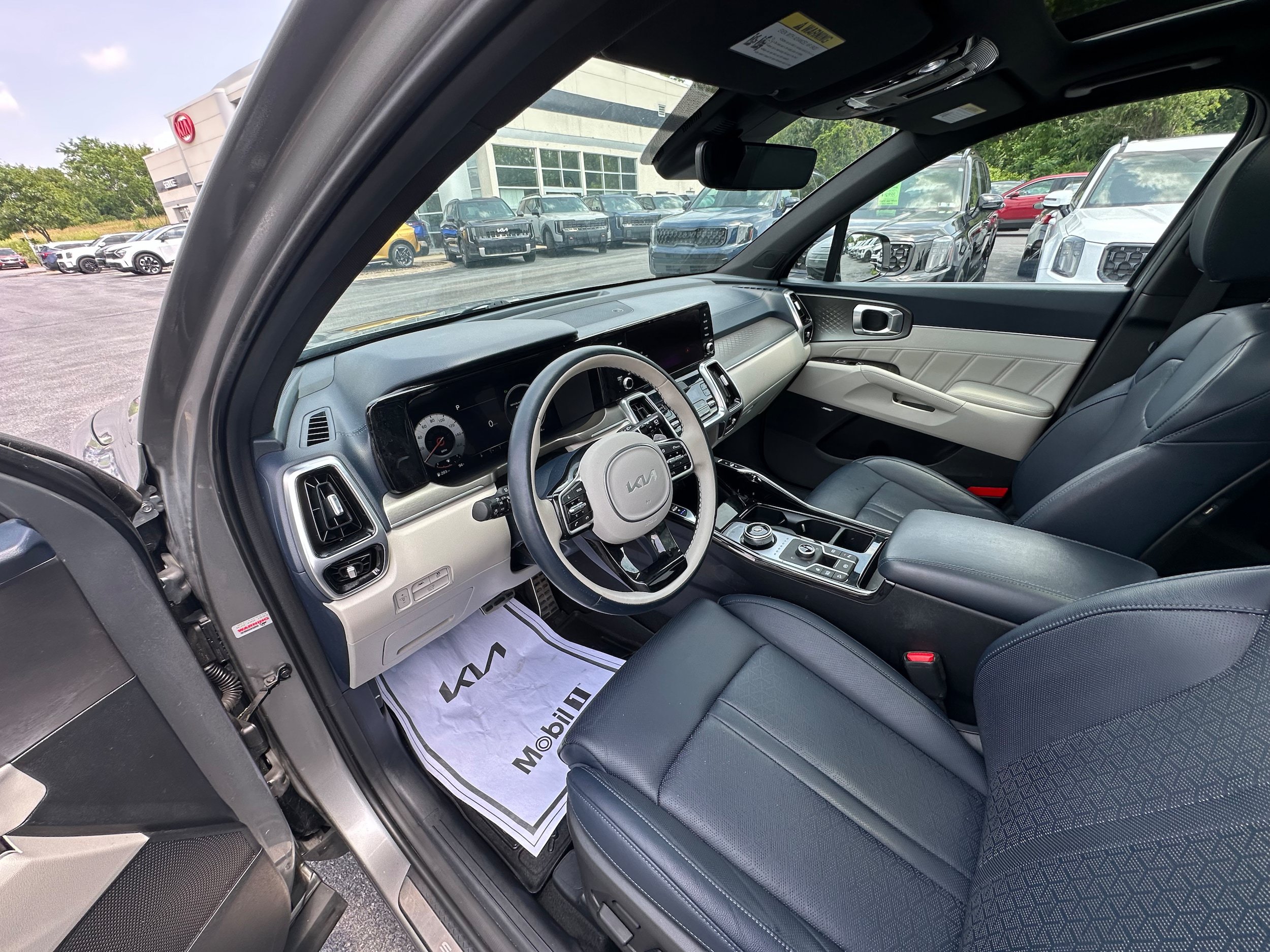 Used 2023 Kia Sorento SX Prestige w/ Panoramic Sunroof Package AWD/4WD image 31