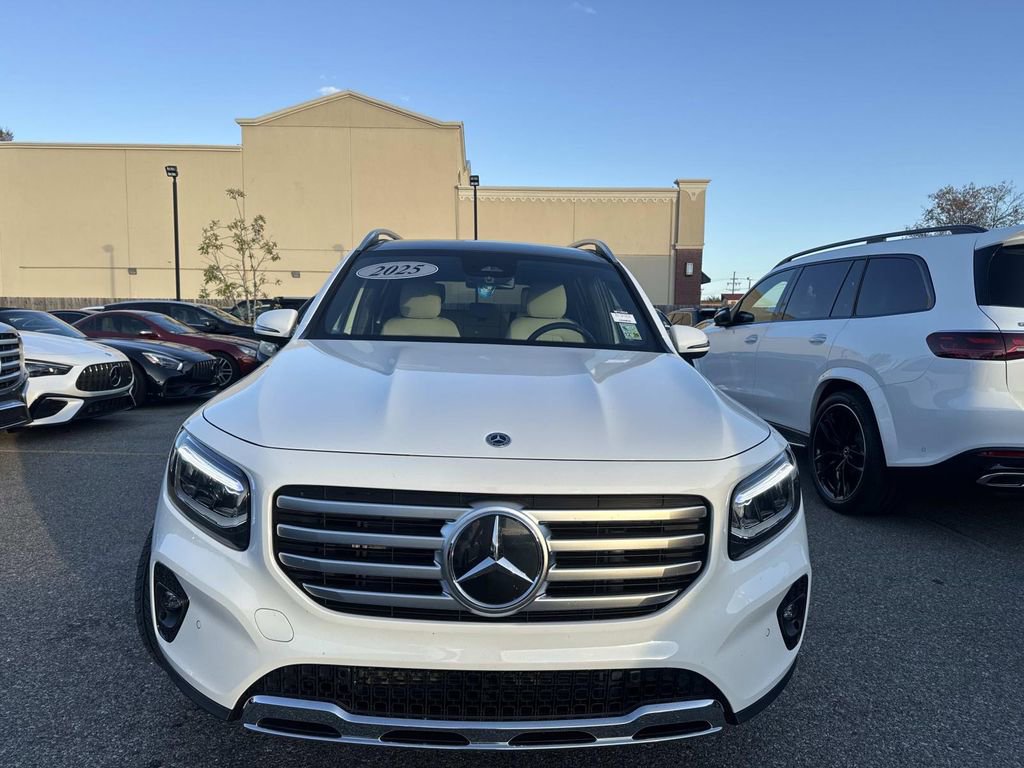 Used 2025 Mercedes-Benz GLB 250 image 2